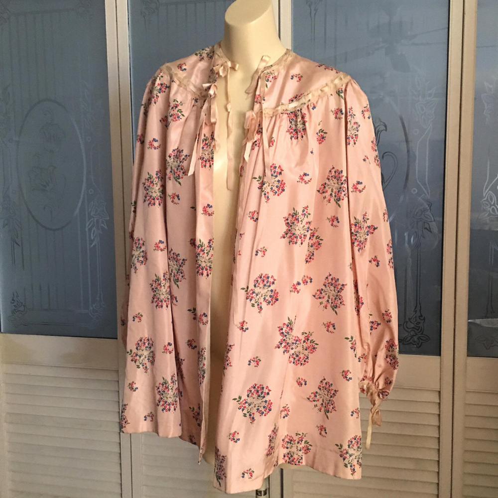 Vintage 40s Satin Taffeta Bed Jacket Floral Robe - image 1